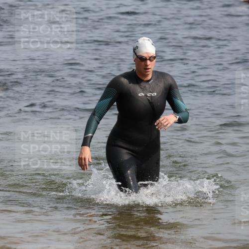 15.06.2025 - 27. Vierlanden-Triathlon Lena Gebhardt http://msf.ph/oto/8013616 15.06.2025 10:13:52 Schwimmen 472, 490, 513, 540, 622 meine-sportfotos.de