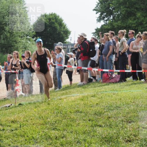 15.06.2025 - 27. Vierlanden-Triathlon KatJ http://msf.ph/oto/8013618 15.06.2025 10:14:55 Schwimmen 476, 521, 525, 546, 559, 570, 593, 608, 1397 meine-sportfotos.de