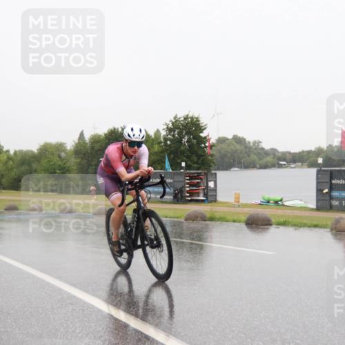 21.06.2025 - 27. Vierlanden-Triathlon H.Heesch http://msf.ph/oto/8013637 15.06.2025 13:44:48 Radfahren 1164, 1172, 1210 meine-sportfotos.de