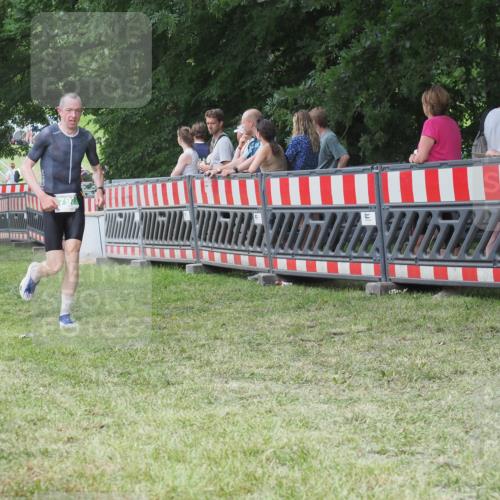21.06.2025 - 27. Vierlanden-Triathlon KatJ http://msf.ph/oto/8013644 15.06.2025 13:11:06 Ziel 797 meine-sportfotos.de