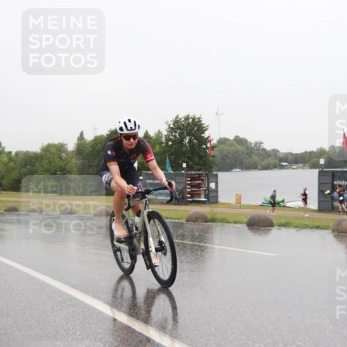 21.06.2025 - 27. Vierlanden-Triathlon H.Heesch http://msf.ph/oto/8013650 15.06.2025 13:45:57 Radfahren 1173 meine-sportfotos.de