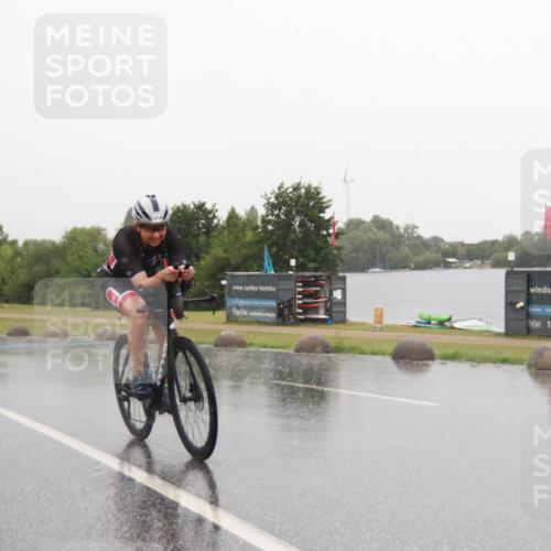 21.06.2025 - 27. Vierlanden-Triathlon H.Heesch http://msf.ph/oto/8013653 15.06.2025 13:46:05 Radfahren 1198, 1218 meine-sportfotos.de