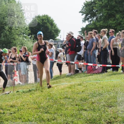15.06.2025 - 27. Vierlanden-Triathlon KatJ http://msf.ph/oto/8013655 15.06.2025 10:14:56 Schwimmen 476, 521, 525, 546, 559, 570, 593, 608, 1397 meine-sportfotos.de
