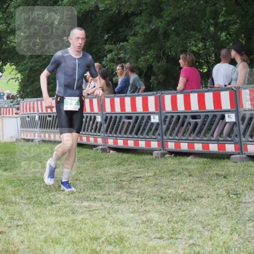 21.06.2025 - 27. Vierlanden-Triathlon KatJ http://msf.ph/oto/8013661 15.06.2025 13:11:07 Ziel 797 meine-sportfotos.de