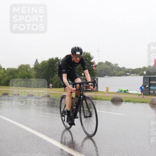 21.06.2025 - 27. Vierlanden-Triathlon H.Heesch http://msf.ph/oto/8013663 15.06.2025 13:46:14 Radfahren 1205, 1217 meine-sportfotos.de