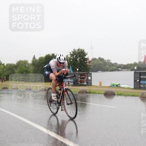 21.06.2025 - 27. Vierlanden-Triathlon H.Heesch http://msf.ph/oto/8013669 15.06.2025 13:46:15 Radfahren 1205, 1217 meine-sportfotos.de