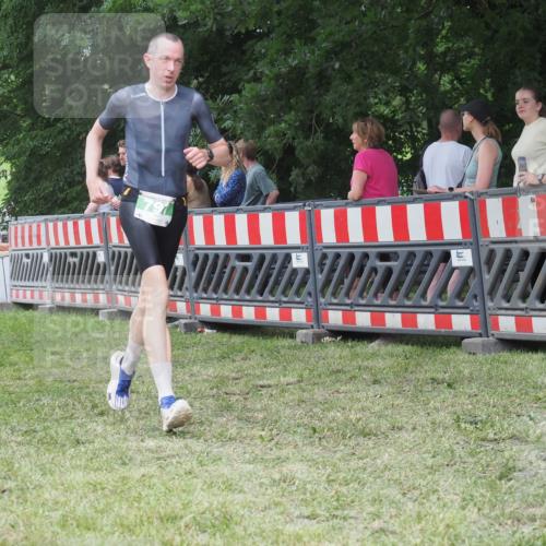 21.06.2025 - 27. Vierlanden-Triathlon KatJ http://msf.ph/oto/8013675 15.06.2025 13:11:07 Ziel 797 meine-sportfotos.de