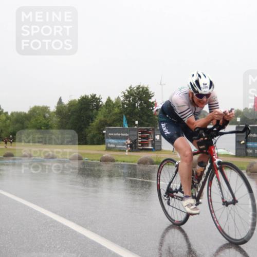 21.06.2025 - 27. Vierlanden-Triathlon H.Heesch http://msf.ph/oto/8013676 15.06.2025 13:46:15 Radfahren 1205, 1217 meine-sportfotos.de