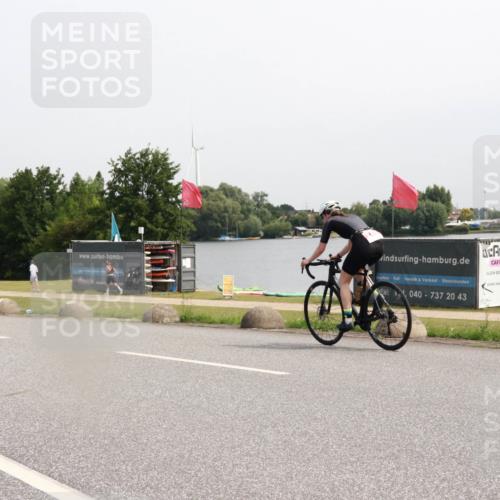 15.06.2025 - 27. Vierlanden-Triathlon H.Heesch http://msf.ph/oto/8013682 15.06.2025 11:10:07 Radfahren 751, 808 meine-sportfotos.de