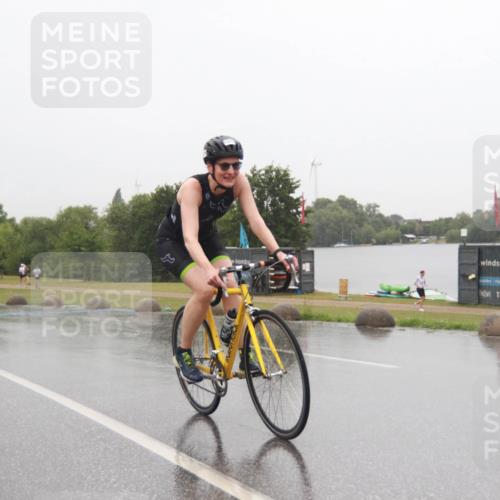 21.06.2025 - 27. Vierlanden-Triathlon H.Heesch http://msf.ph/oto/8013701 15.06.2025 13:47:43 Radfahren 1216 meine-sportfotos.de