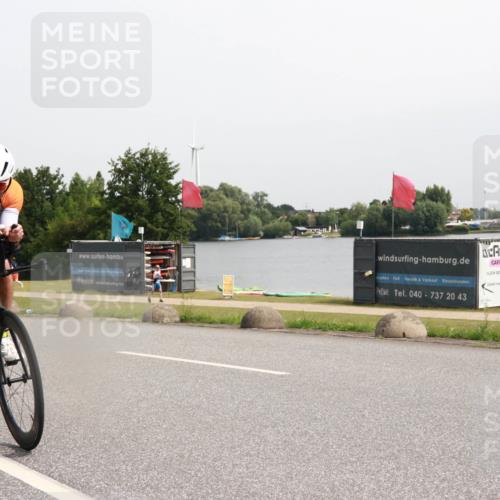 15.06.2025 - 27. Vierlanden-Triathlon H.Heesch http://msf.ph/oto/8013722 15.06.2025 11:10:30 Radfahren 145, 668, 701, 867 meine-sportfotos.de