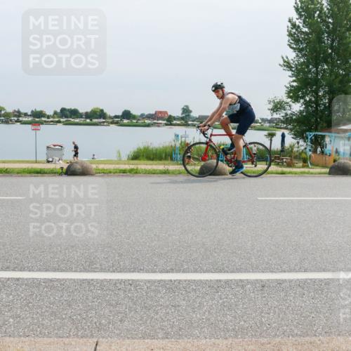 15.06.2025 - 27. Vierlanden-Triathlon H.Heesch http://msf.ph/oto/8013726 15.06.2025 11:09:07 Radfahren 32, 208, 217, 505, 869 meine-sportfotos.de