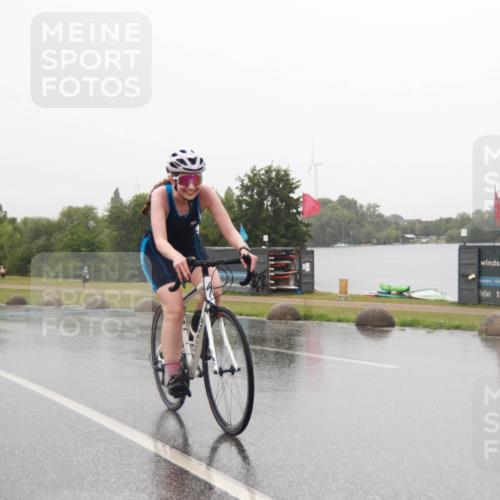 21.06.2025 - 27. Vierlanden-Triathlon H.Heesch http://msf.ph/oto/8013742 15.06.2025 13:49:43 Radfahren 1168 meine-sportfotos.de