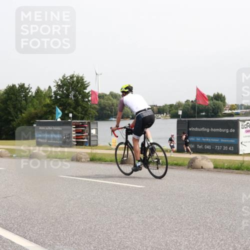 15.06.2025 - 27. Vierlanden-Triathlon H.Heesch http://msf.ph/oto/8013752 15.06.2025 11:11:14 Radfahren 106, 714 meine-sportfotos.de