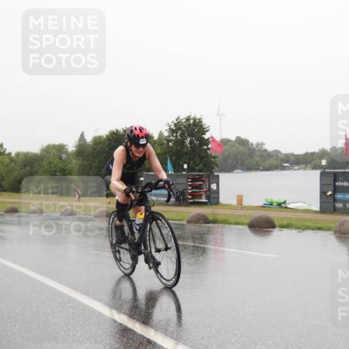 21.06.2025 - 27. Vierlanden-Triathlon H.Heesch http://msf.ph/oto/8013753 15.06.2025 13:50:35 Radfahren 1201 meine-sportfotos.de