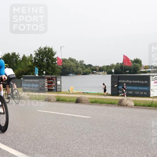 15.06.2025 - 27. Vierlanden-Triathlon H.Heesch http://msf.ph/oto/8013754 15.06.2025 11:11:14 Radfahren 106, 714 meine-sportfotos.de