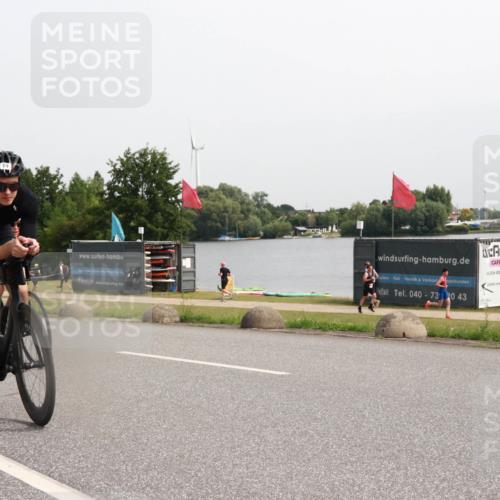 15.06.2025 - 27. Vierlanden-Triathlon H.Heesch http://msf.ph/oto/8013770 15.06.2025 11:11:25 Radfahren 59, 77, 127, 646 meine-sportfotos.de