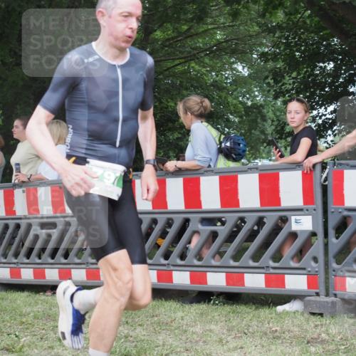 21.06.2025 - 27. Vierlanden-Triathlon KatJ http://msf.ph/oto/8013788 15.06.2025 13:11:08 Ziel 797 meine-sportfotos.de