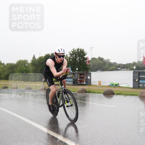 21.06.2025 - 27. Vierlanden-Triathlon H.Heesch http://msf.ph/oto/8013803 15.06.2025 13:52:12 Radfahren 1312 meine-sportfotos.de