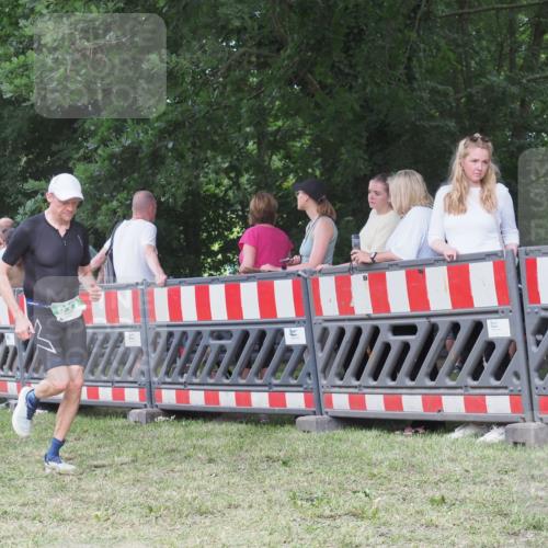 21.06.2025 - 27. Vierlanden-Triathlon KatJ http://msf.ph/oto/8013820 15.06.2025 13:11:22 Ziel 817 meine-sportfotos.de