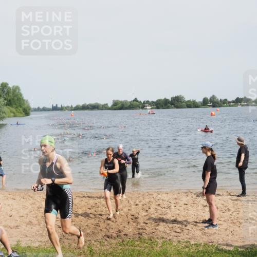 21.06.2025 - 27. Vierlanden-Triathlon MichiJ http://msf.ph/oto/8013826 15.06.2026 10:15:42 Schwimmen 483, 509, 511, 564, 577, 590, 630 meine-sportfotos.de