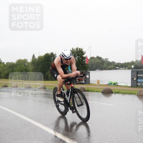 21.06.2025 - 27. Vierlanden-Triathlon H.Heesch http://msf.ph/oto/8013827 15.06.2025 13:53:22 Radfahren 1242 meine-sportfotos.de
