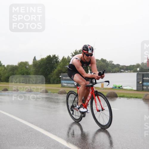 21.06.2025 - 27. Vierlanden-Triathlon H.Heesch http://msf.ph/oto/8013833 15.06.2025 13:54:16 Radfahren 1266 meine-sportfotos.de