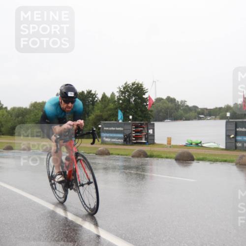 21.06.2025 - 27. Vierlanden-Triathlon H.Heesch http://msf.ph/oto/8013838 15.06.2025 13:54:20 Radfahren 1266, 1303 meine-sportfotos.de