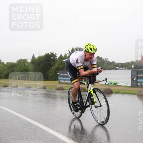 21.06.2025 - 27. Vierlanden-Triathlon H.Heesch http://msf.ph/oto/8013841 15.06.2025 13:54:49 Radfahren 1267 meine-sportfotos.de