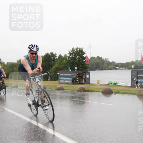 21.06.2025 - 27. Vierlanden-Triathlon H.Heesch http://msf.ph/oto/8013850 15.06.2025 13:55:15 Radfahren 1285, 1315 meine-sportfotos.de