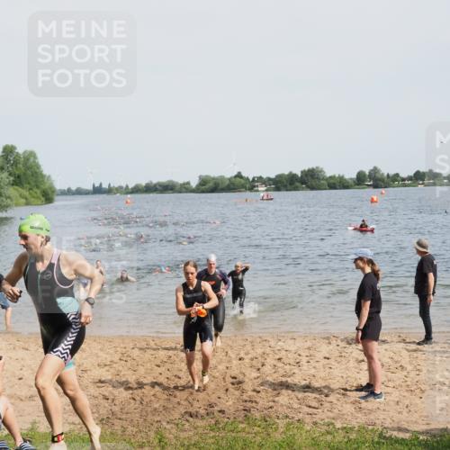 21.06.2025 - 27. Vierlanden-Triathlon MichiJ http://msf.ph/oto/8013861 15.06.2026 10:15:43 Schwimmen 483, 509, 564, 577, 590, 630 meine-sportfotos.de