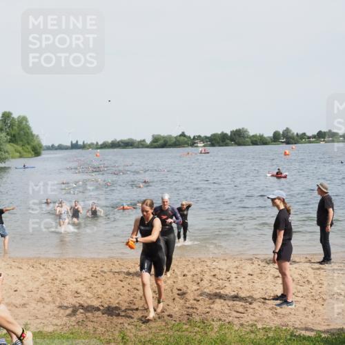 21.06.2025 - 27. Vierlanden-Triathlon MichiJ http://msf.ph/oto/8013869 15.06.2026 10:15:43 Schwimmen 483, 509, 564, 577, 590, 630 meine-sportfotos.de