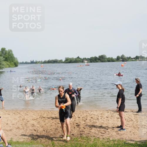 21.06.2025 - 27. Vierlanden-Triathlon MichiJ http://msf.ph/oto/8013887 15.06.2026 10:15:43 Schwimmen 483, 509, 564, 577, 590, 630 meine-sportfotos.de