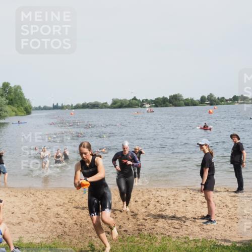 21.06.2025 - 27. Vierlanden-Triathlon MichiJ http://msf.ph/oto/8013906 15.06.2026 10:15:44 Schwimmen 483, 505, 509, 564, 577, 590, 630 meine-sportfotos.de