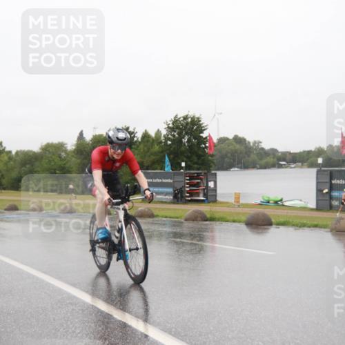 21.06.2025 - 27. Vierlanden-Triathlon H.Heesch http://msf.ph/oto/8013918 15.06.2025 13:56:21 Radfahren 1179 meine-sportfotos.de