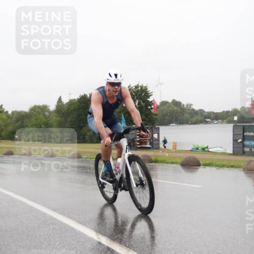 21.06.2025 - 27. Vierlanden-Triathlon H.Heesch http://msf.ph/oto/8013922 15.06.2025 13:56:24 Radfahren 1179, 1317 meine-sportfotos.de
