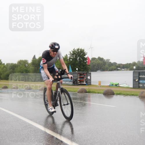21.06.2025 - 27. Vierlanden-Triathlon H.Heesch http://msf.ph/oto/8013933 15.06.2025 13:56:31 Radfahren 1258, 1306 meine-sportfotos.de