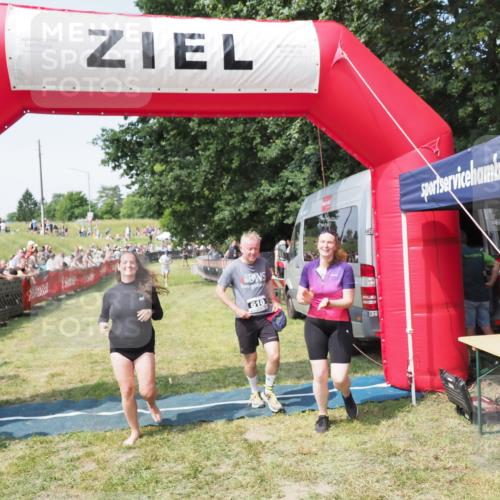 21.06.2025 - 27. Vierlanden-Triathlon MichiJ http://msf.ph/oto/8013944 15.06.2026 11:30:53 Ziel 610 meine-sportfotos.de