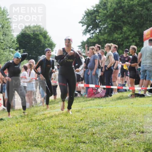 15.06.2025 - 27. Vierlanden-Triathlon KatJ http://msf.ph/oto/8013950 15.06.2025 10:15:00 Schwimmen 476, 521, 525, 528, 570, 592, 593, 605, 608, 1397 meine-sportfotos.de
