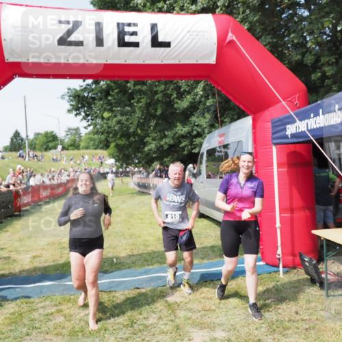 21.06.2025 - 27. Vierlanden-Triathlon MichiJ http://msf.ph/oto/8013959 15.06.2026 11:30:53 Ziel 610 meine-sportfotos.de