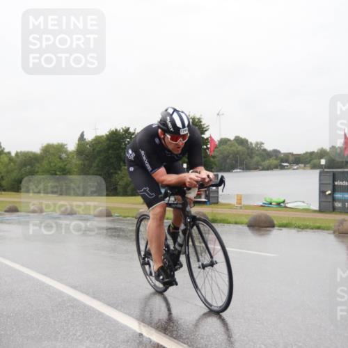 21.06.2025 - 27. Vierlanden-Triathlon H.Heesch http://msf.ph/oto/8013965 15.06.2025 13:57:08 Radfahren 1295 meine-sportfotos.de