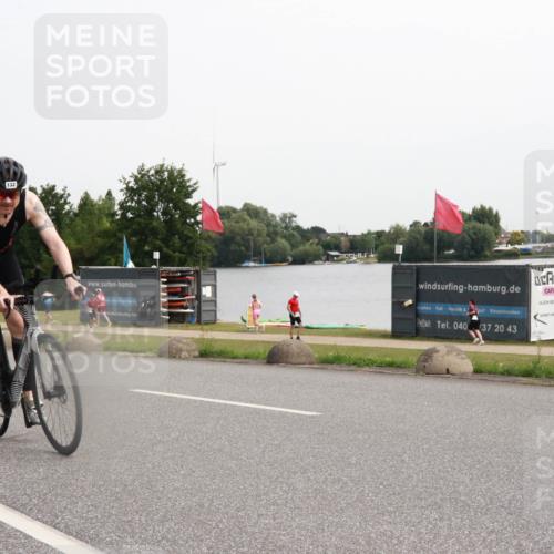 15.06.2025 - 27. Vierlanden-Triathlon H.Heesch http://msf.ph/oto/8013966 15.06.2025 11:13:32 Radfahren 132, 202, 837 meine-sportfotos.de
