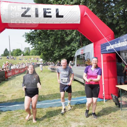 21.06.2025 - 27. Vierlanden-Triathlon MichiJ http://msf.ph/oto/8013973 15.06.2026 11:30:53 Ziel 610 meine-sportfotos.de