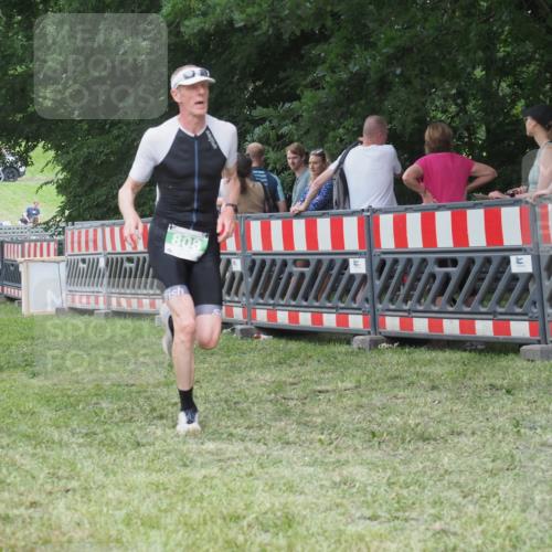 21.06.2025 - 27. Vierlanden-Triathlon KatJ http://msf.ph/oto/8013977 15.06.2025 13:11:34 Ziel 808 meine-sportfotos.de