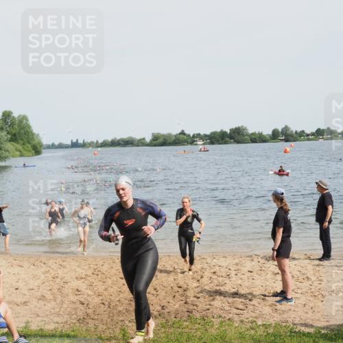 21.06.2025 - 27. Vierlanden-Triathlon MichiJ http://msf.ph/oto/8013981 15.06.2026 10:15:46 Schwimmen 483, 505, 509, 564, 577, 590, 630 meine-sportfotos.de