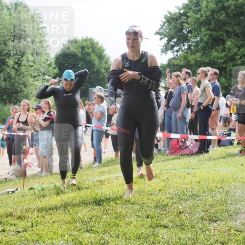 15.06.2025 - 27. Vierlanden-Triathlon KatJ http://msf.ph/oto/8013999 15.06.2025 10:15:01 Schwimmen 476, 521, 525, 528, 570, 592, 593, 605, 608, 1397 meine-sportfotos.de