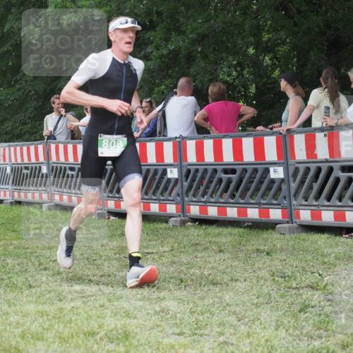 21.06.2025 - 27. Vierlanden-Triathlon KatJ http://msf.ph/oto/8014001 15.06.2025 13:11:34 Ziel 808 meine-sportfotos.de