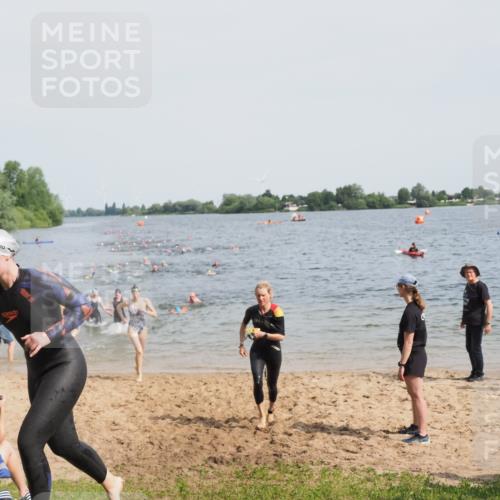 21.06.2025 - 27. Vierlanden-Triathlon MichiJ http://msf.ph/oto/8014015 15.06.2026 10:15:47 Schwimmen 483, 505, 509, 564, 577, 590, 630 meine-sportfotos.de