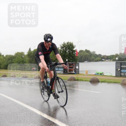 21.06.2025 - 27. Vierlanden-Triathlon H.Heesch http://msf.ph/oto/8014020 15.06.2025 13:57:45 Radfahren 1298, 1304, 1308 meine-sportfotos.de