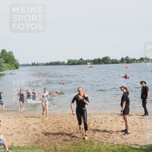 21.06.2025 - 27. Vierlanden-Triathlon MichiJ http://msf.ph/oto/8014024 15.06.2026 10:15:47 Schwimmen 483, 505, 509, 564, 577, 590, 630 meine-sportfotos.de